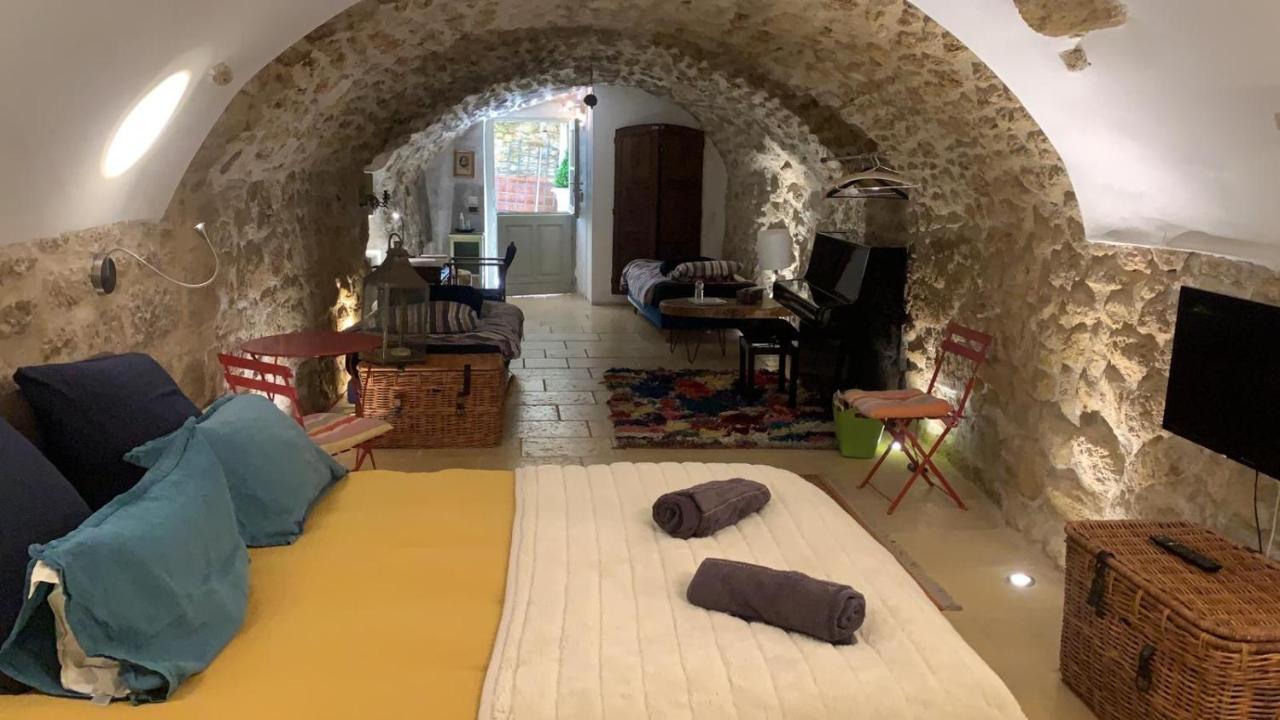 La Villageoise, Chambre Troglodyte Pitoresque Au Coeur Du Village Rognes Dış mekan fotoğraf