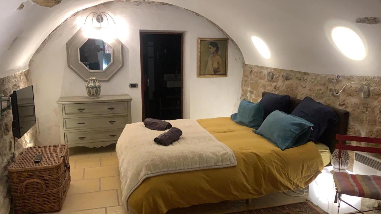 La Villageoise, Chambre Troglodyte Pitoresque Au Coeur Du Village Rognes Dış mekan fotoğraf